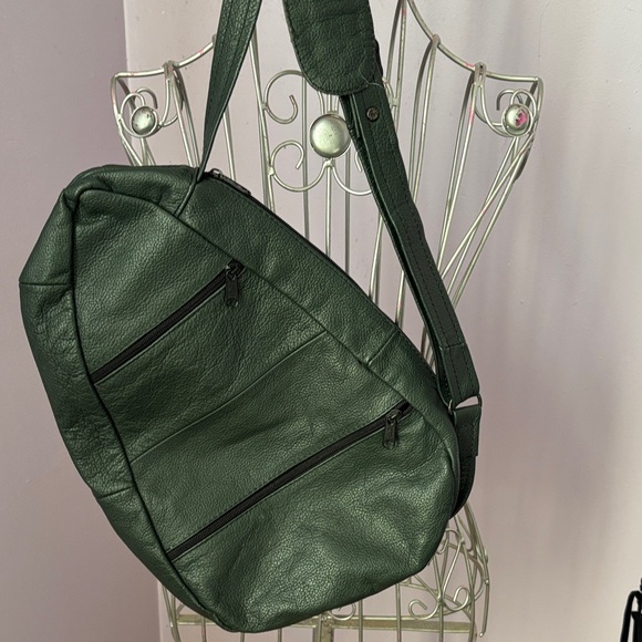 Rare Sling backpack bag Green Leather Crossbody - immaculate, never used - Picture 5 of 9